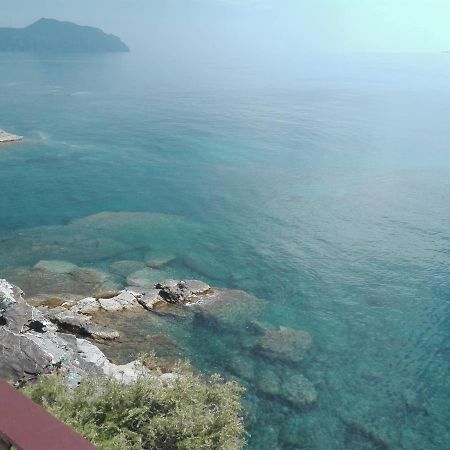Апартаменты Un Tuffo In Mare Генуя Экстерьер фото
